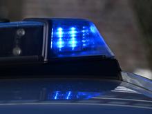 Mordkommission ermittelt: 82-Jähriger schwer verletzt in Wohnung in Neukölln gefunden