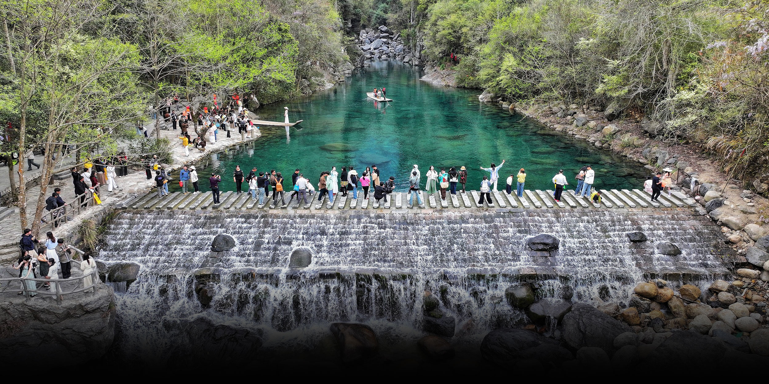 Flower Power: Spring Spurs Tomb-sweeping Day Travel Boom