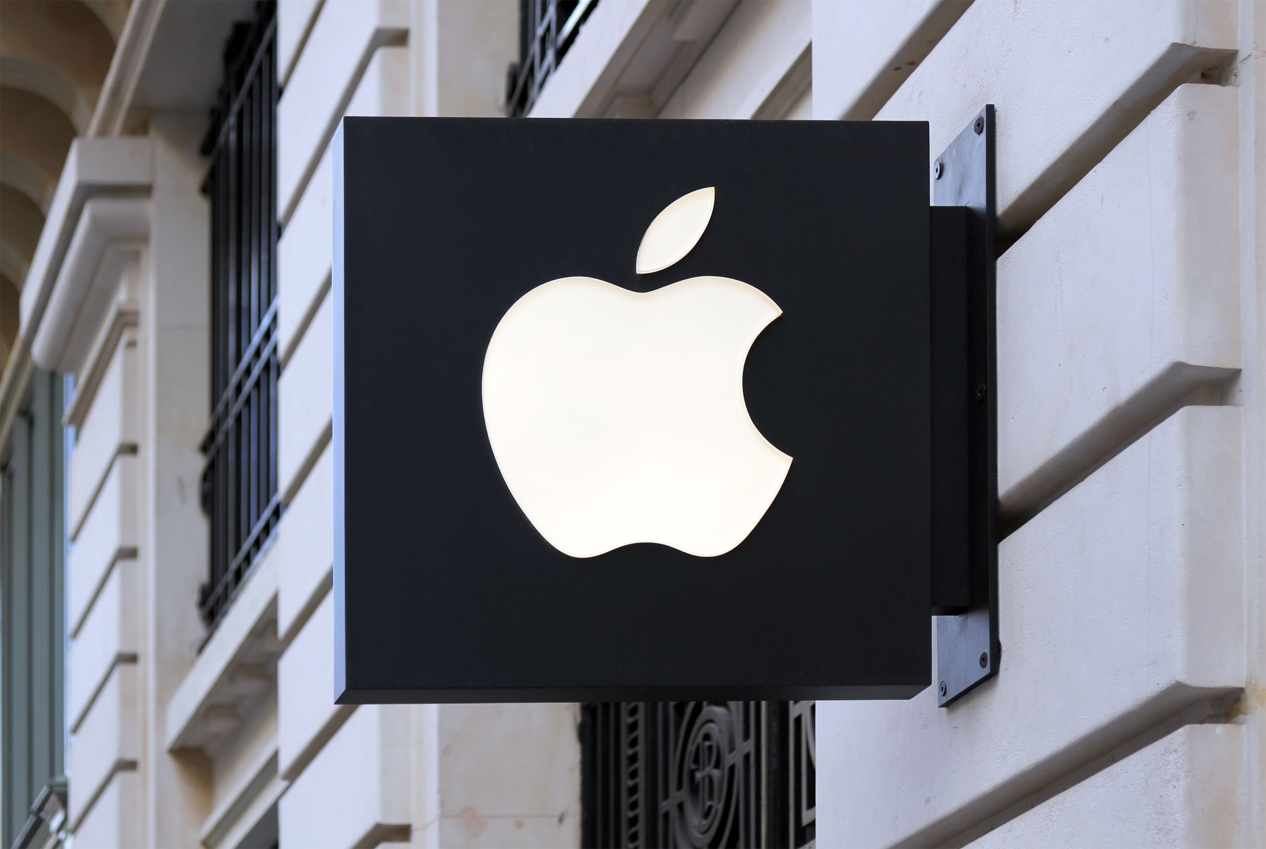 Apple names new vice president of global retail