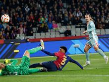 Fußball in Spanien: Acht Tore: Packender Pokalfight zwischen Barça und Atlético