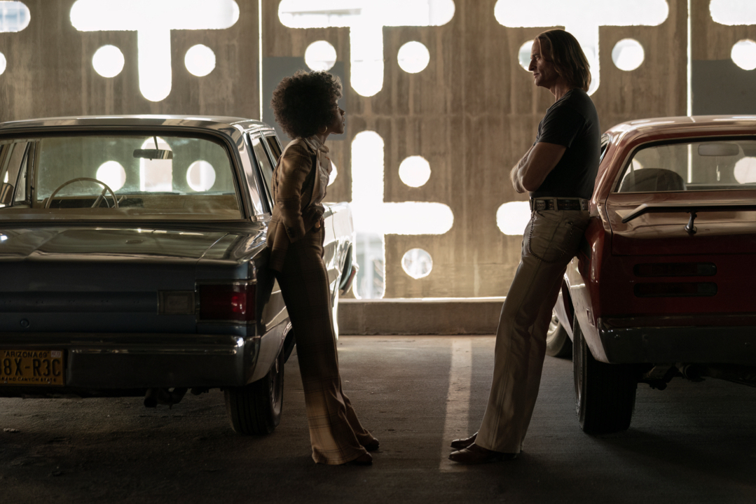 查看 J.J. Abrams 即將上映的系列的第一部預告片 Duster