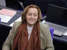 Protest gegen Schulbesuch Beatrix von Storch : Schüler demonstrieren vor dem Coppi-Gymnasium in Berlin-Lichtenberg