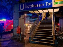 15 Menschen beteiligt: Polizist bei Massenschlägerei am Kottbusser Tor verletzt