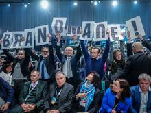 CDU-Wahlparteitag: Als Merz über AfD spricht: Protestaktion bei CDU-Parteitag