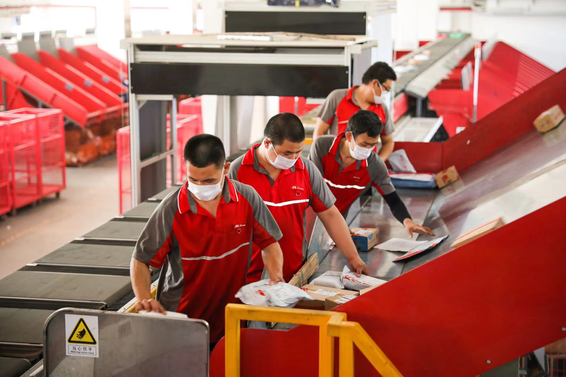 China’s e-commerce giants dial back “no-return refunds” amid merchant backlash and regulatory pressure