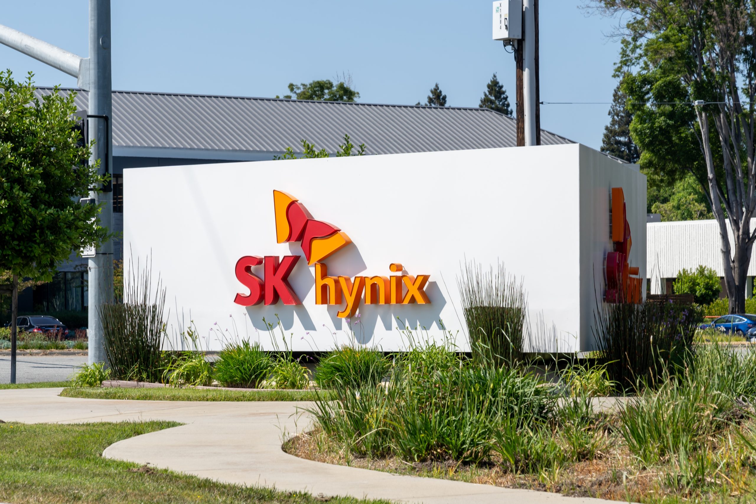 SK Hynix overtakes Samsung as top global memory vendor