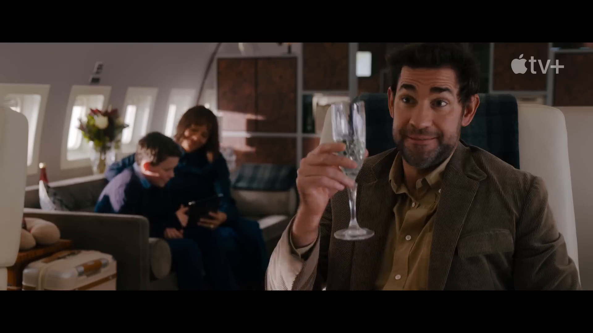 約翰·卡拉辛斯基 （John Krasinski） 在最新的 Fountain of Youth 中表達了他對印第安那鐘斯的最佳印象