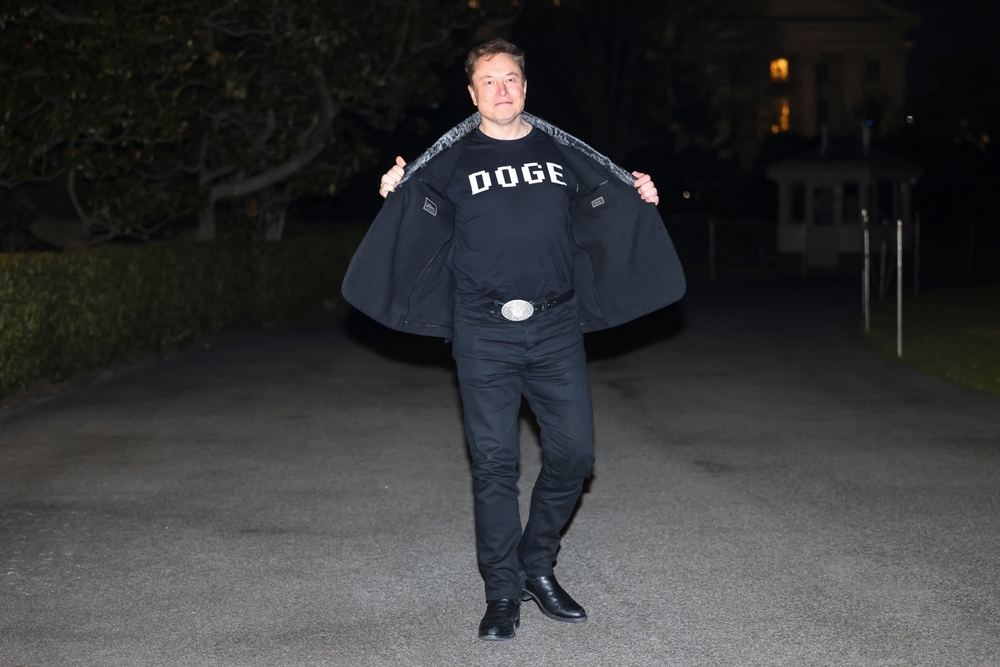 特朗普內閣採取行動填補空缺，馬斯克縮減規模