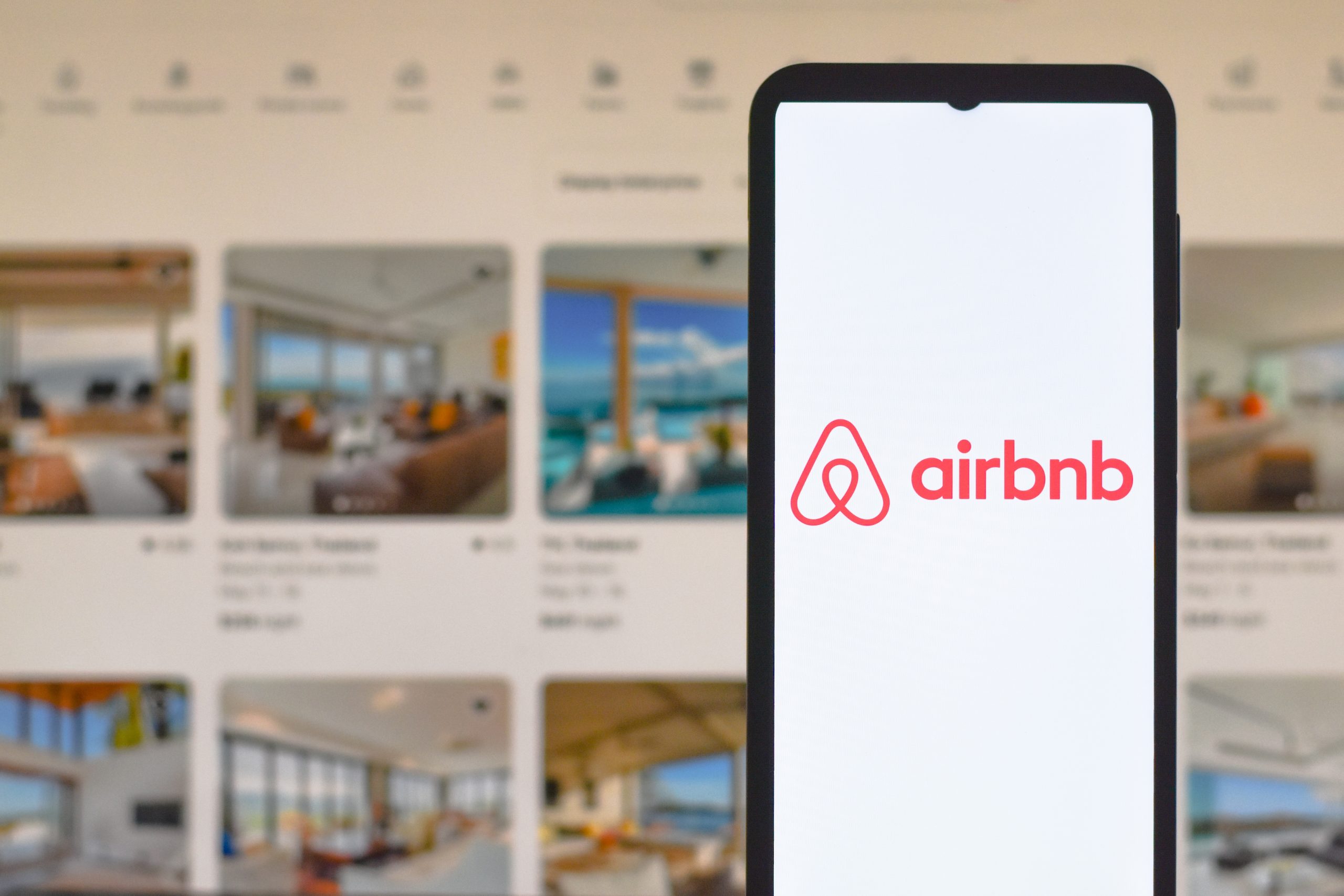 Airbnb deploys AI customer service bot, 50% of US users on board
