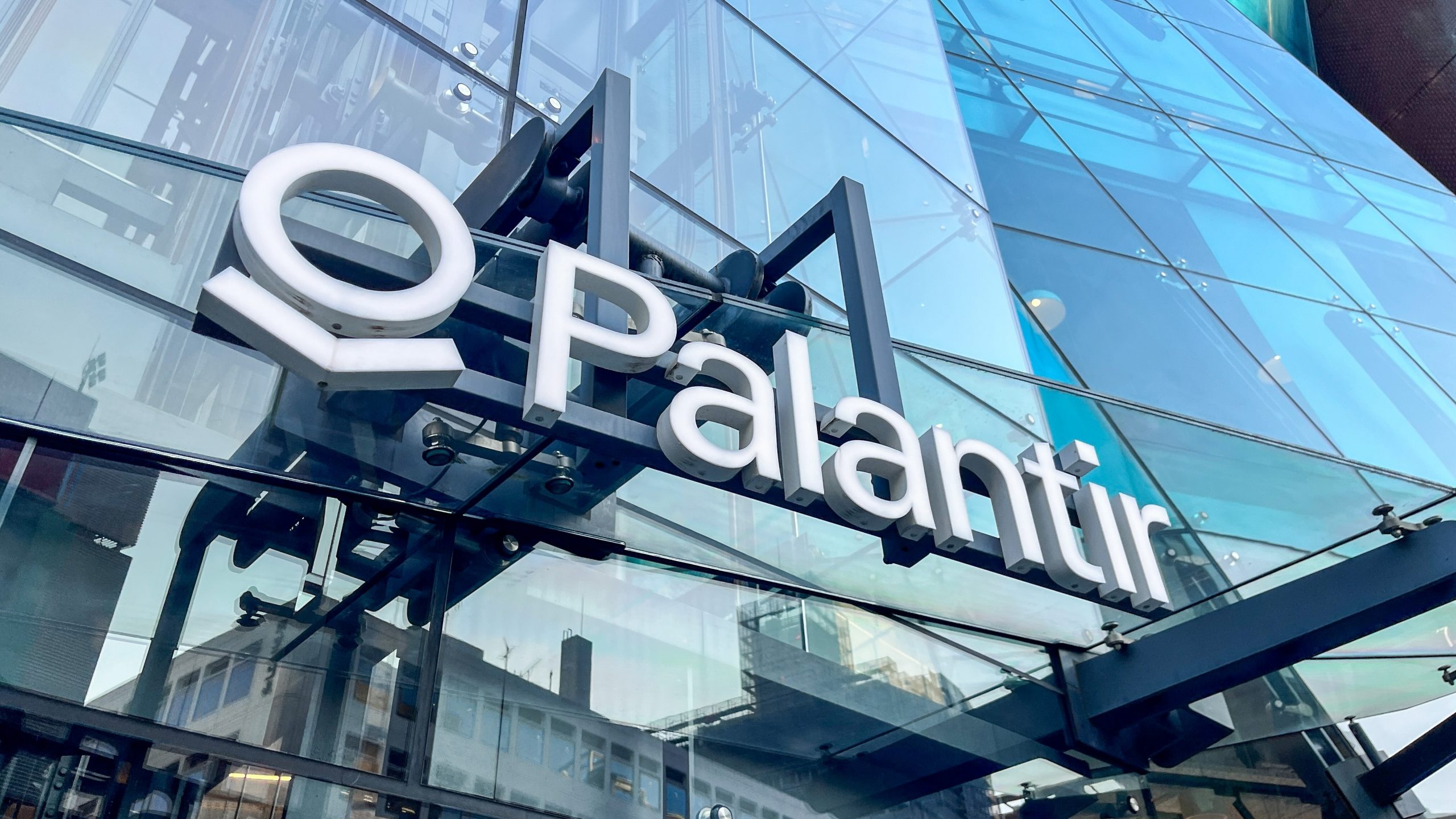Palantir leads tech stocks with 45% gain