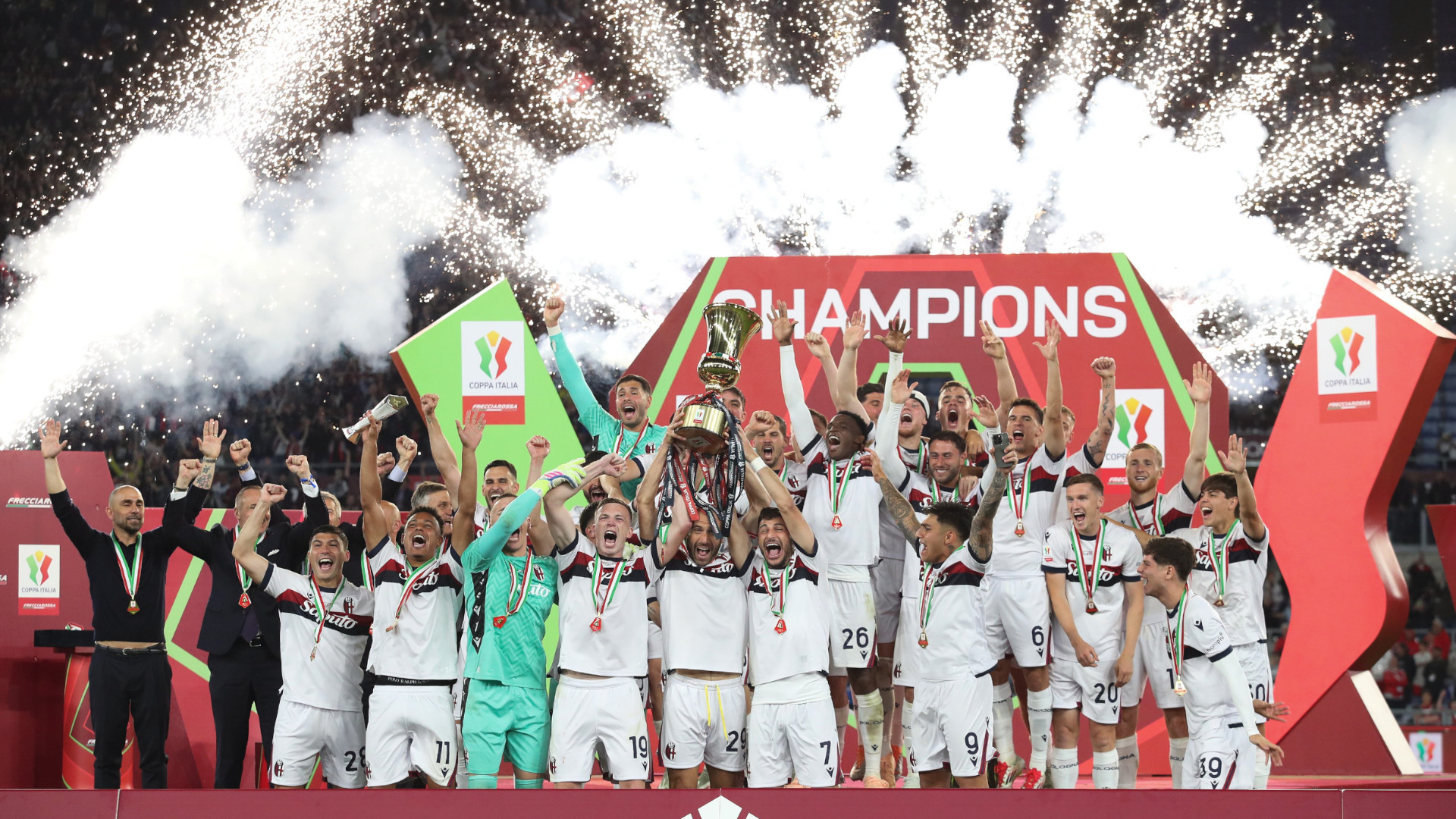 博洛尼亞戰勝米蘭贏得義大利杯，這是自 1974 年以來的第一座重要獎盃