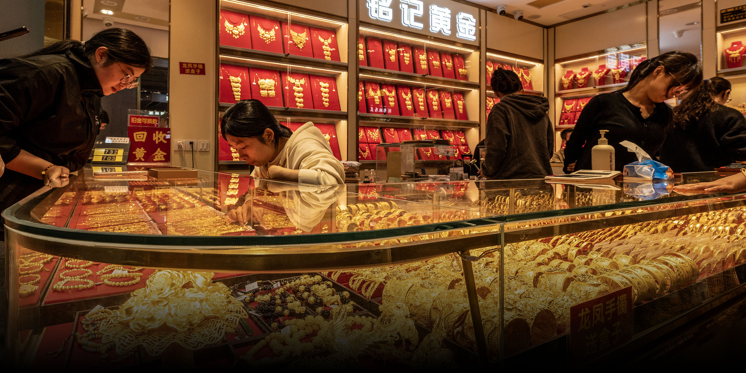 Why Young Chinese Are Renting, Not Buying Their Wedding Jewelry