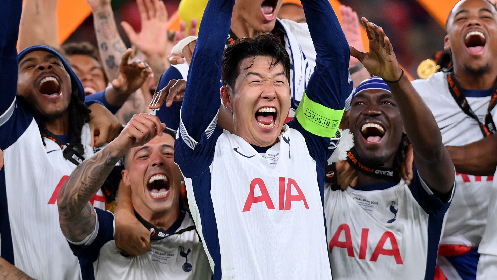 曼聯在歐聯杯決賽中沉沒，熱刺憑藉烏龍球取勝