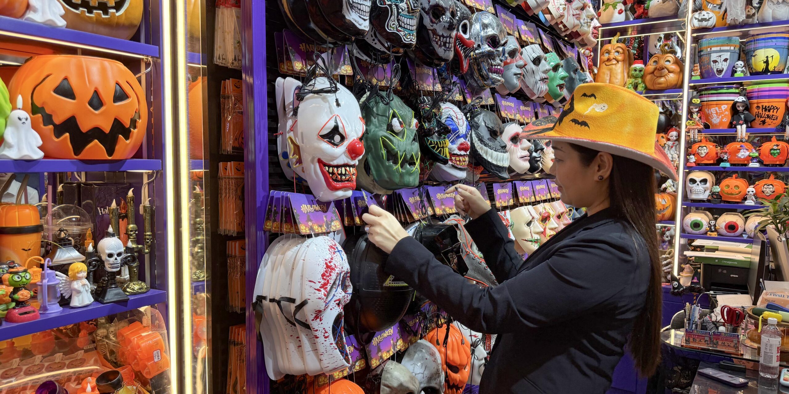 With Tariffs Paused, China’s Holiday Goods Hub Races to Fill Orders