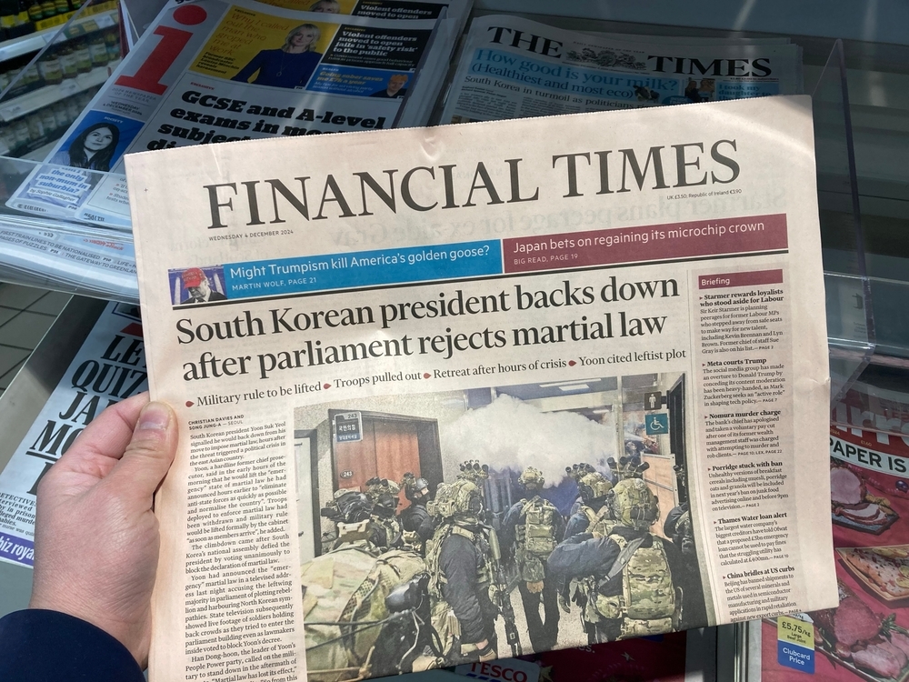 韓國人在政治動蕩和戒嚴令的影響中投票