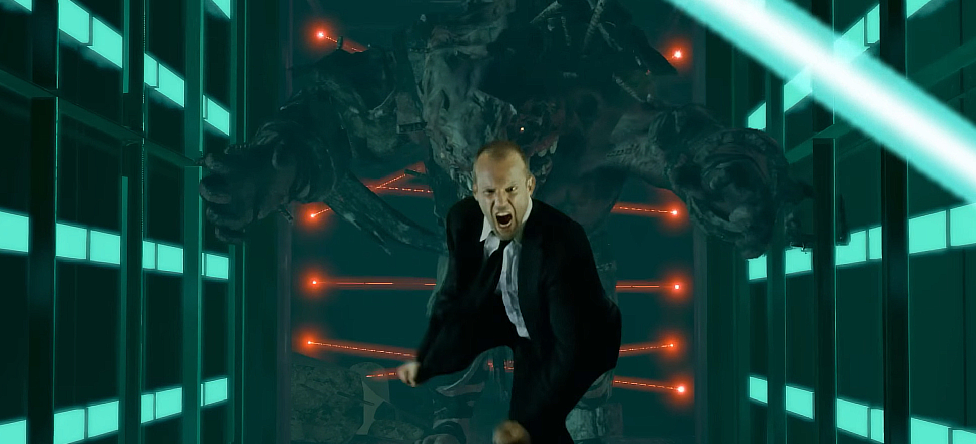 看看 Jason Statham 訪問 Resident Evil 4