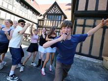 Theater statt Unterricht: Wie die Montessori Oberschule Potsdam den Selbstwert von Jugendlichen fördert