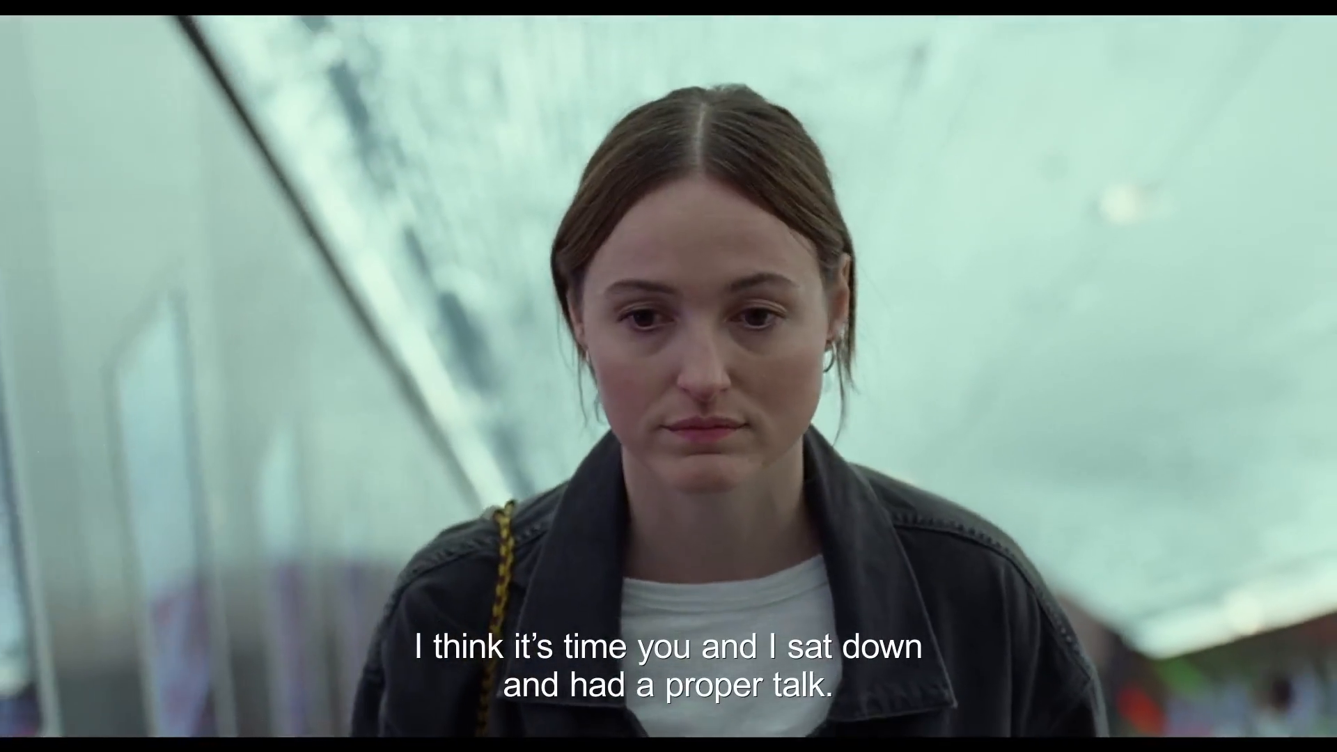 Stellan Skarsgard 和 Elle Fanning 出現在 Neon 的 Sentimental Value 中