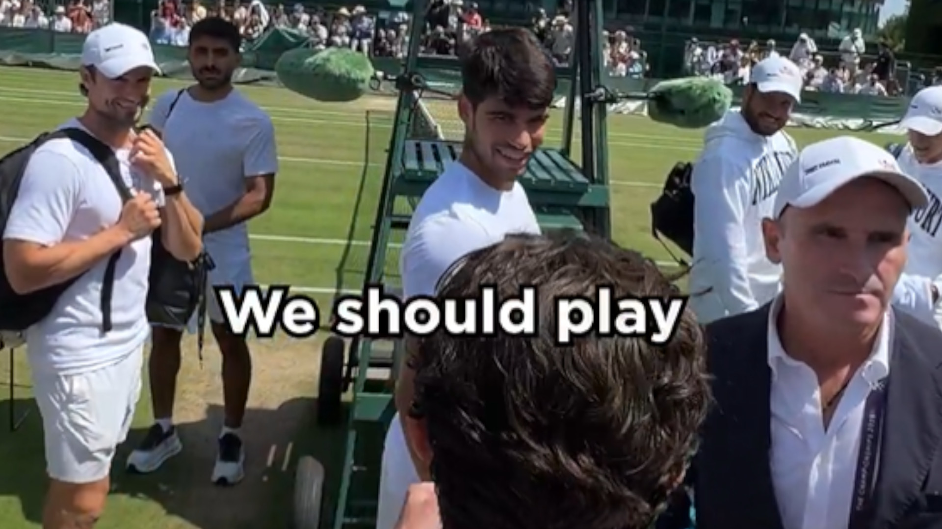 卡洛斯·阿爾卡拉斯今天在溫布爾登遇到湯姆·赫蘭德的那一刻：“我們應該上場”……高爾夫球？