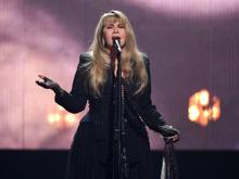 Rock-Ikone: Gebrochene Schulter: Stevie Nicks muss Konzerte verschieben