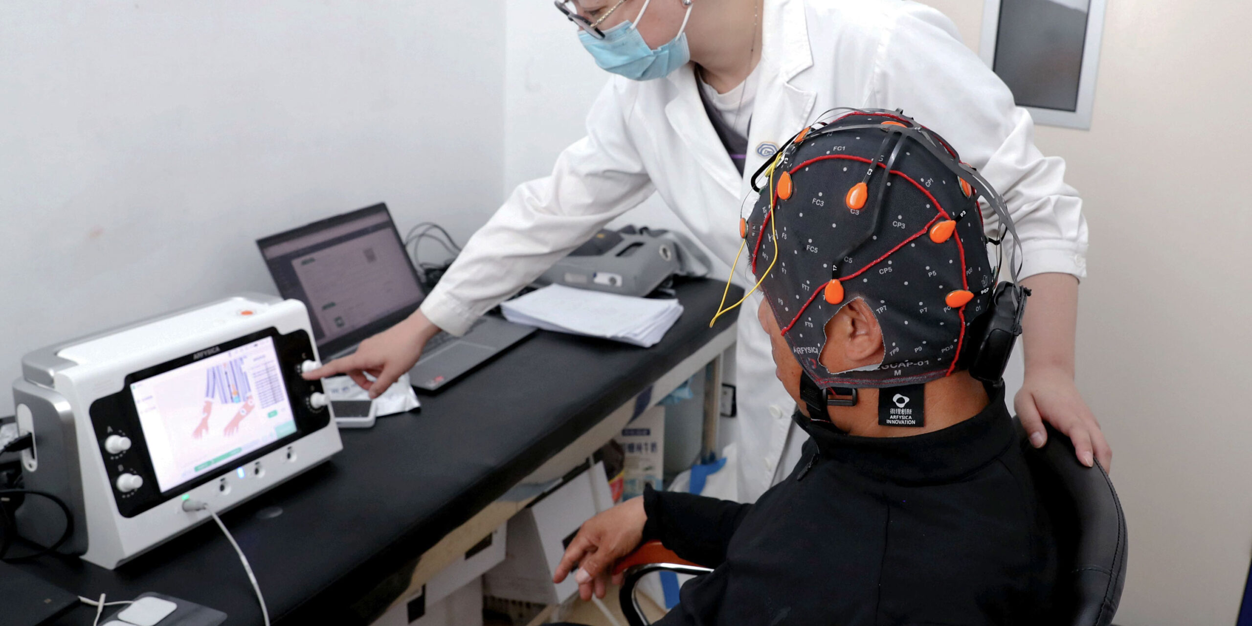 In China’s Brain-Computer Clinics, a Long Wait for a Second Chance