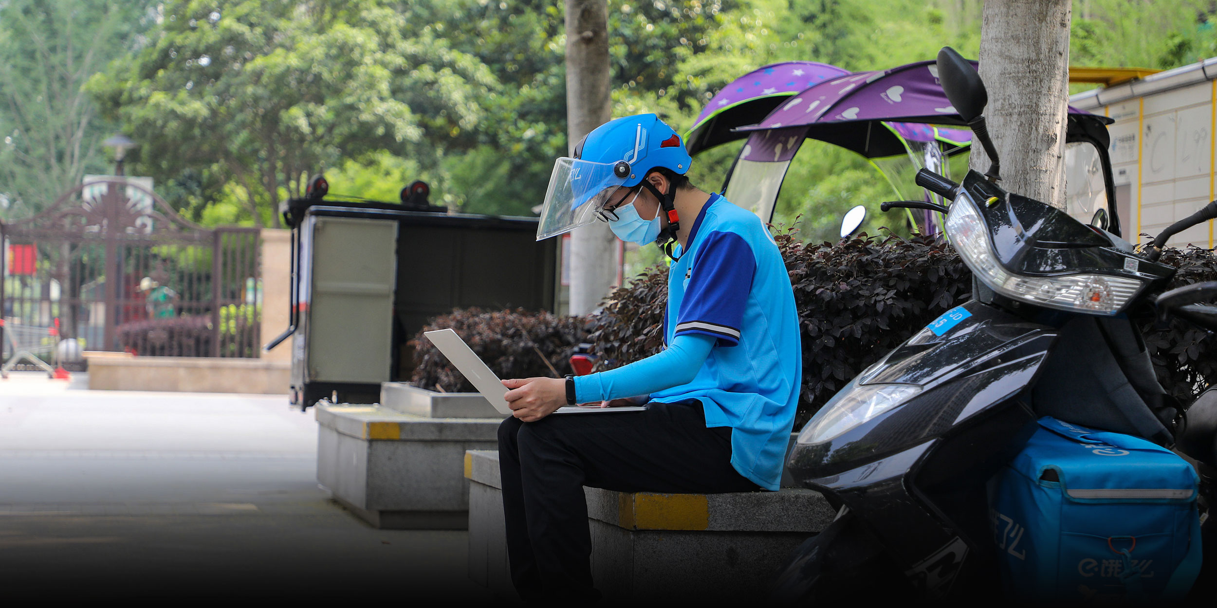 Local Governments Relax Rules on Civil Servant Side Hustles