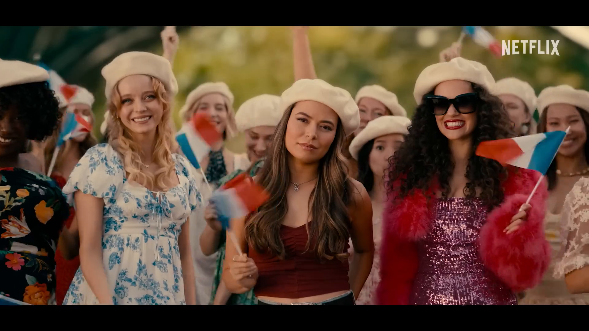 米蘭達·科斯格羅夫 （Miranda Cosgrove） 成為 Netflix 單身漢式浪漫喜劇的頭條新聞