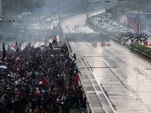 Zusammenstöße mit der Polizei: Indonesien: Massenproteste gegen Luxus-Zulagen für Politiker