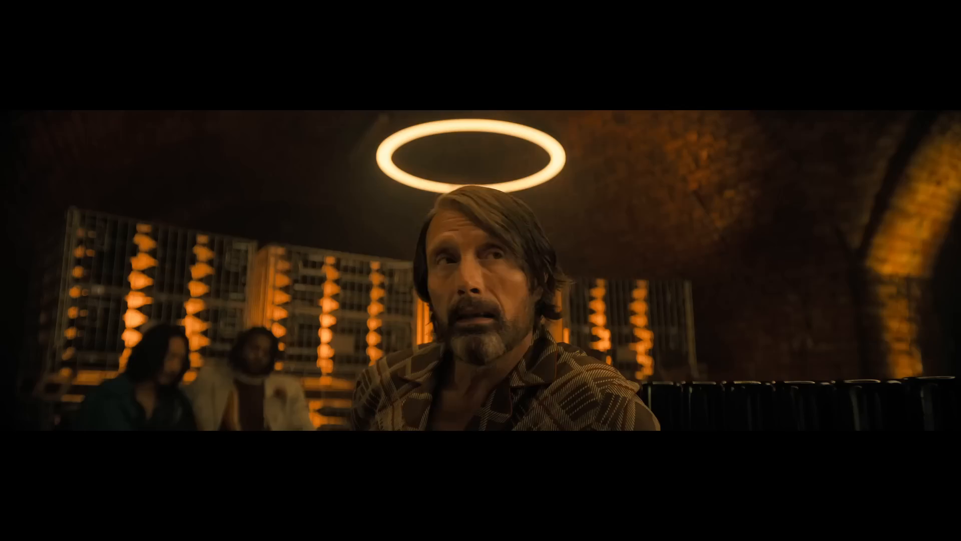 麥茲·米克爾森 （Mads Mikkelsen） 在《塵埃兔子》中成為一名殺戮怪物的殺手