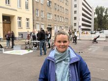 „Ich habe eine Tochter, aber auch ein Auto“: Anwohner in Berlin-Friedrichshain diskutieren über Schulzonen und Parkplätze