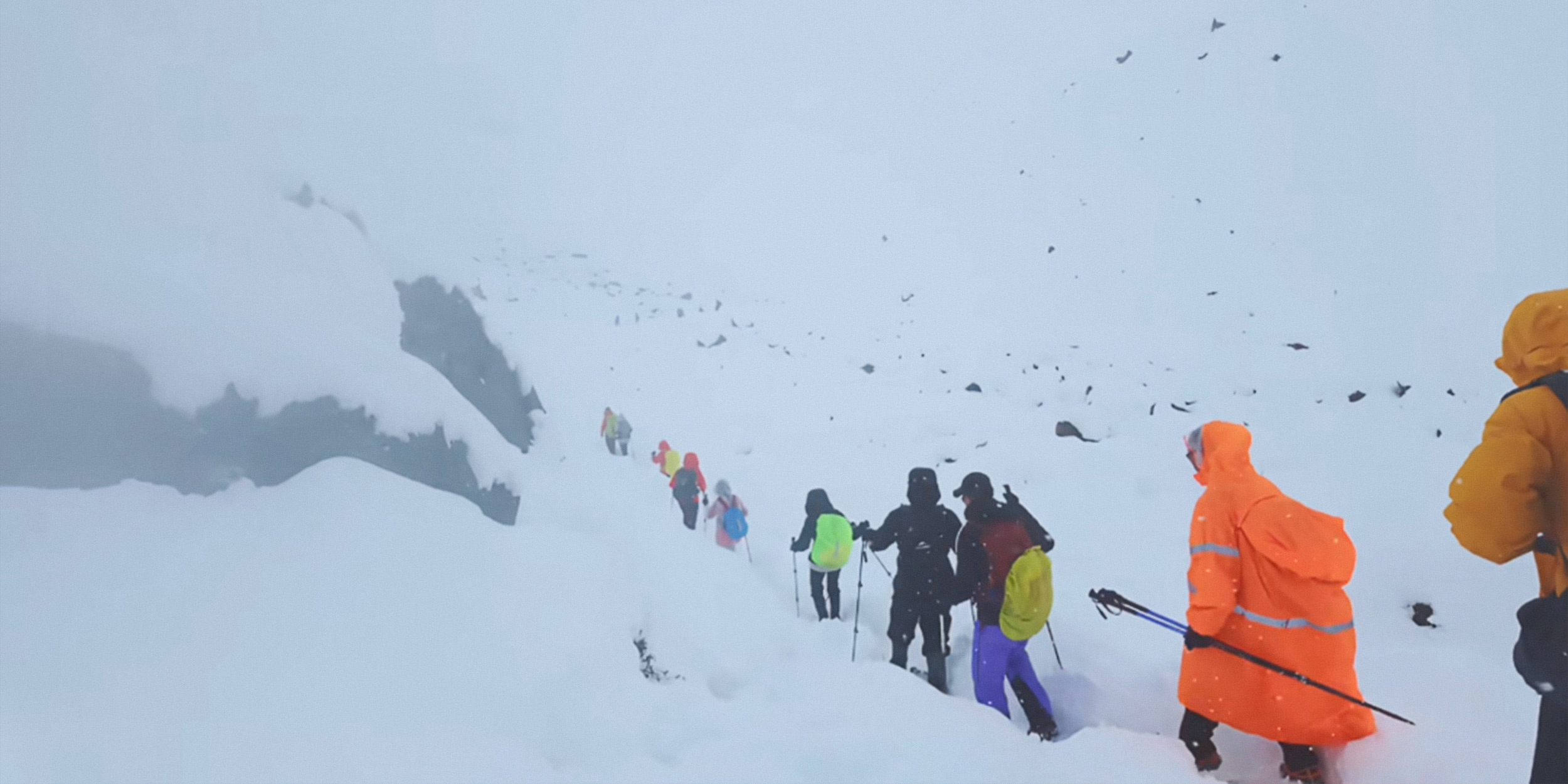 Over 350 Rescued After Blizzard Hits Everest’s Eastern Slope