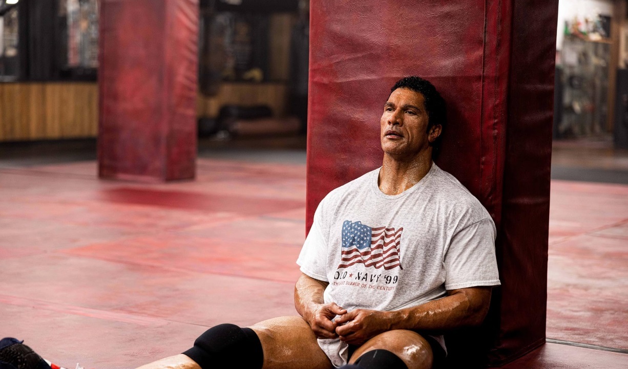 克里斯托弗·諾蘭稱讚巨石強森的 The Smashing Machine 表演