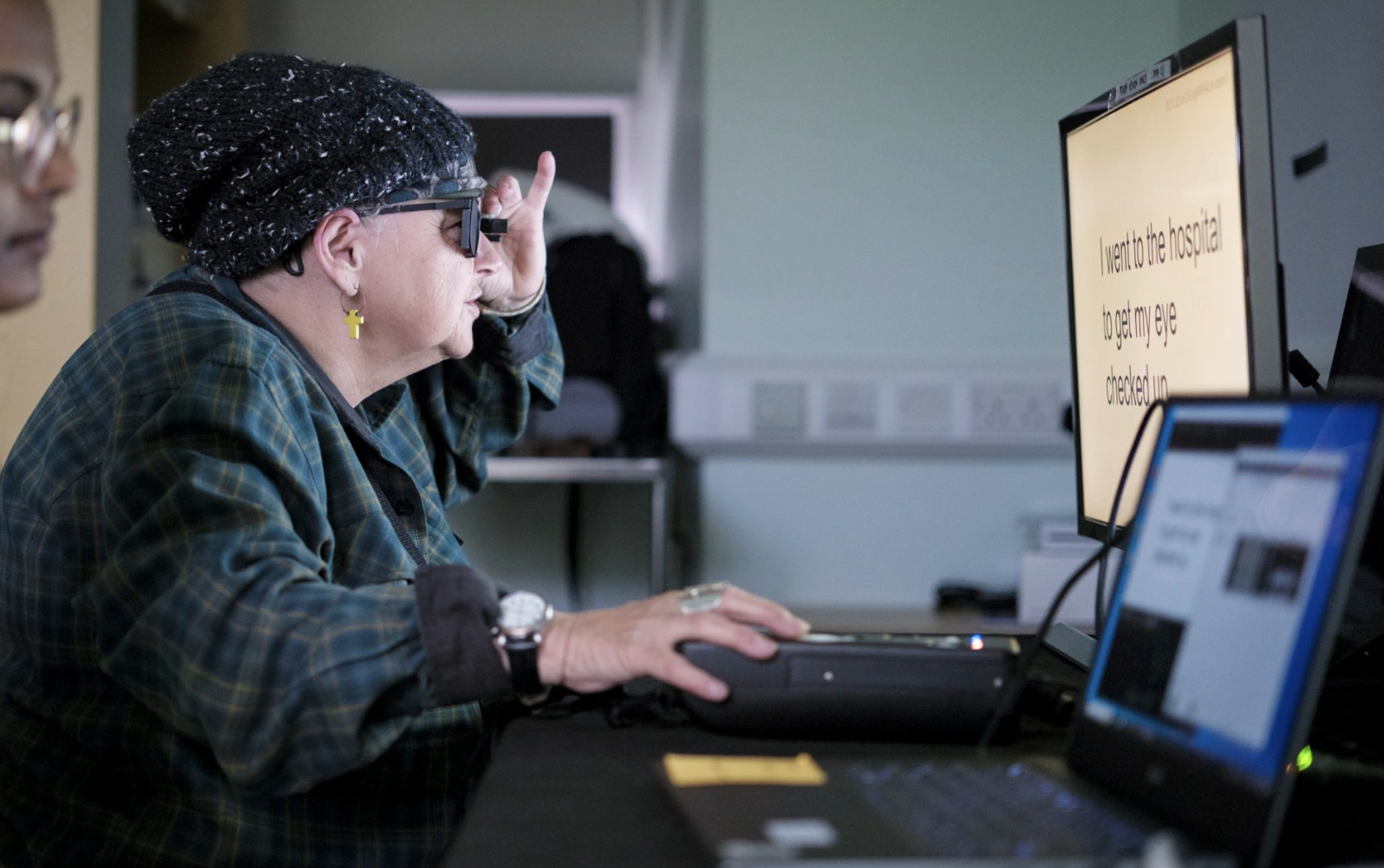 新型仿生眼恢復不可逆失明者的閱讀能力