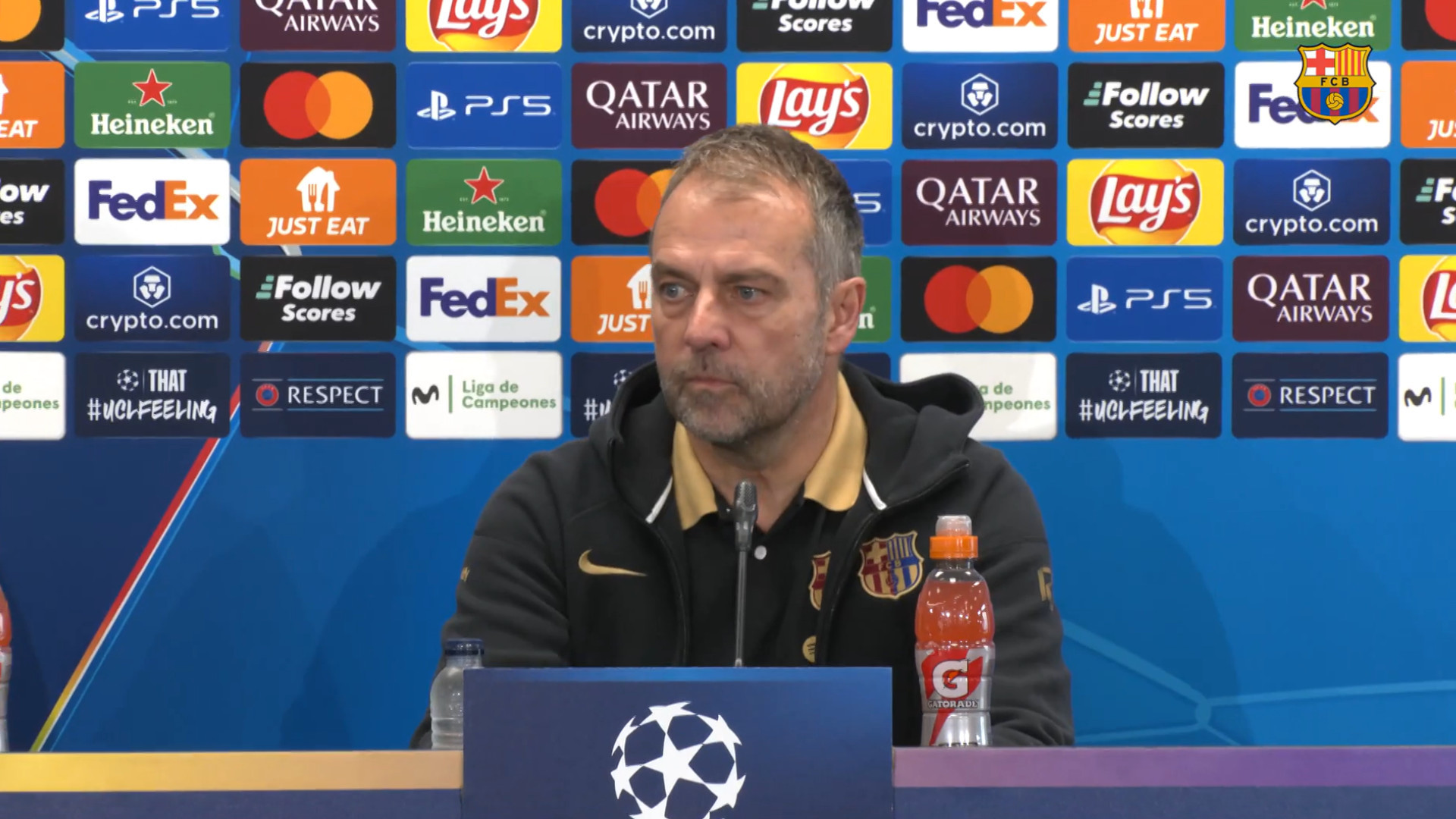 漢斯·弗利克在最近一場巴塞羅那比賽中評論他的手勢：“我不想讓我的孫子看到我這樣做”