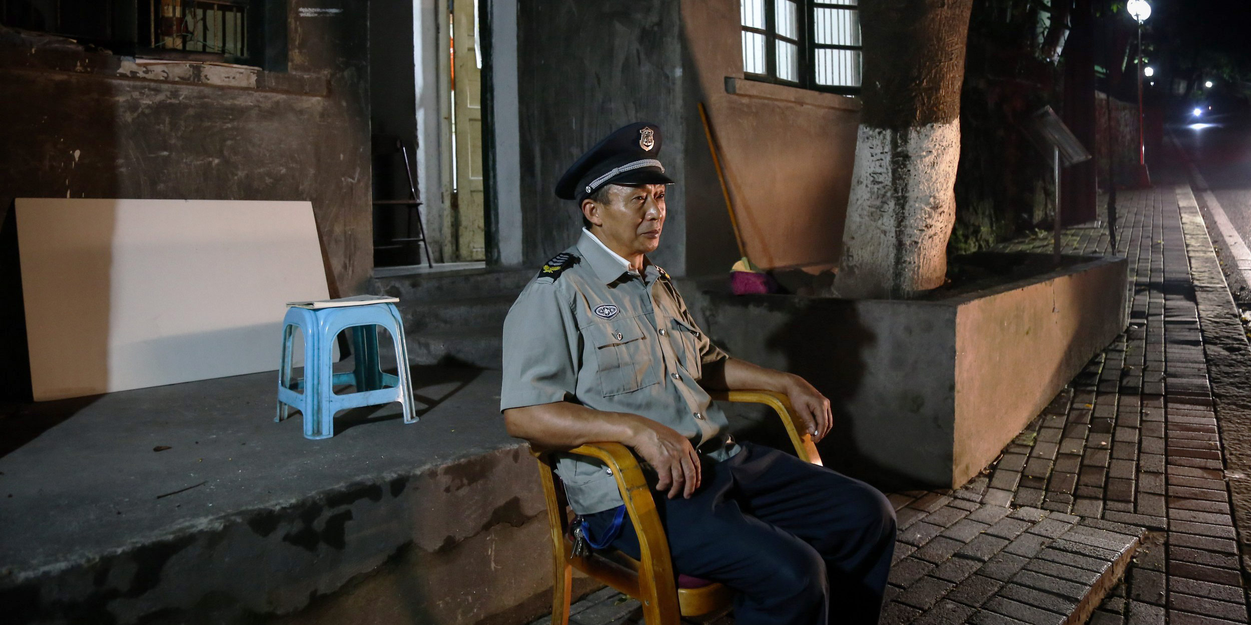 Guarded Looks: China’s Gatekeepers Bring Status and Suspicion