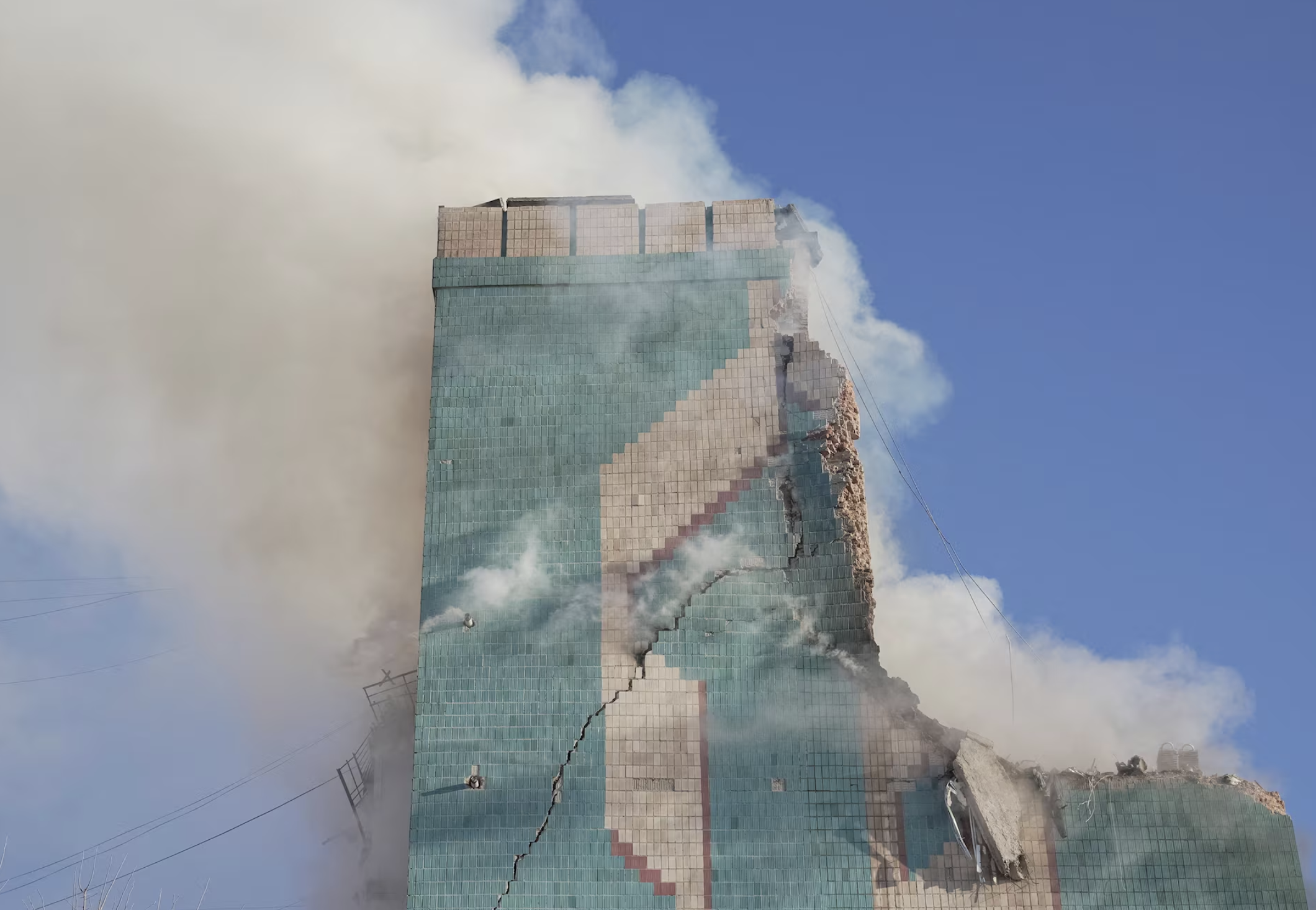 俄羅斯對烏克蘭西部的導彈和無人機攻擊造成至少25人死亡