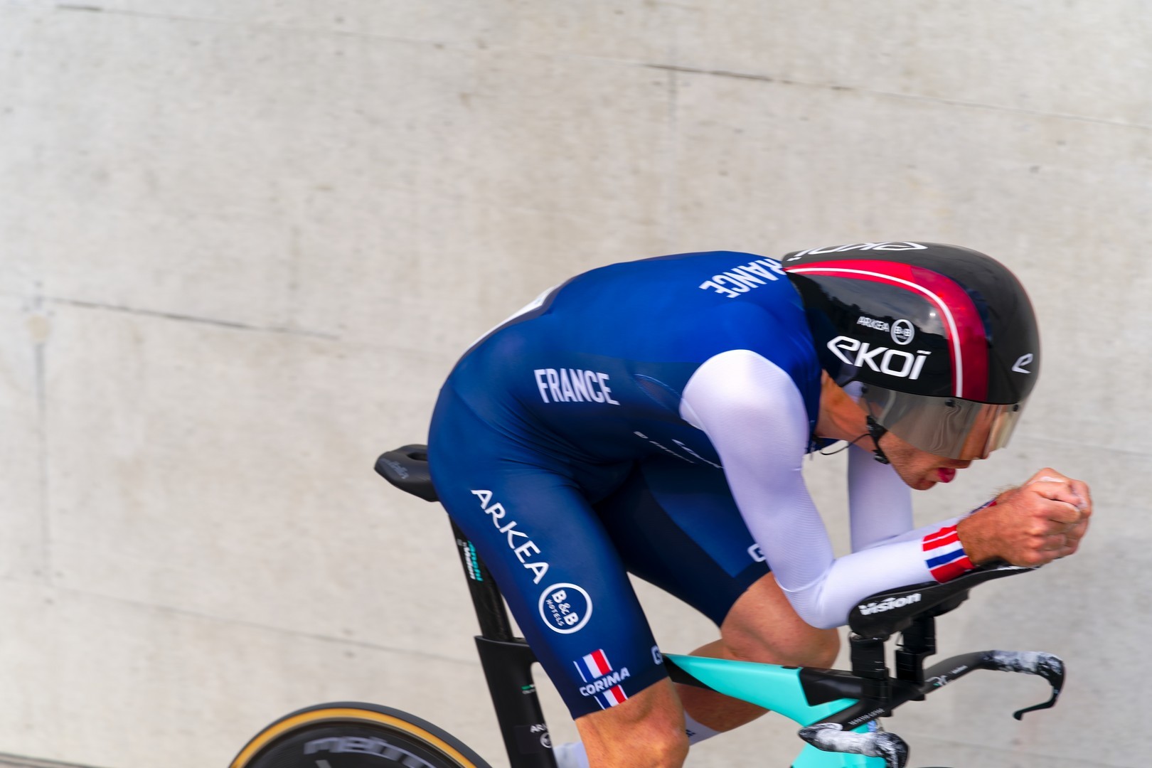 法國職業自行車手在訓練中被車撞：「我什麼都不記得」