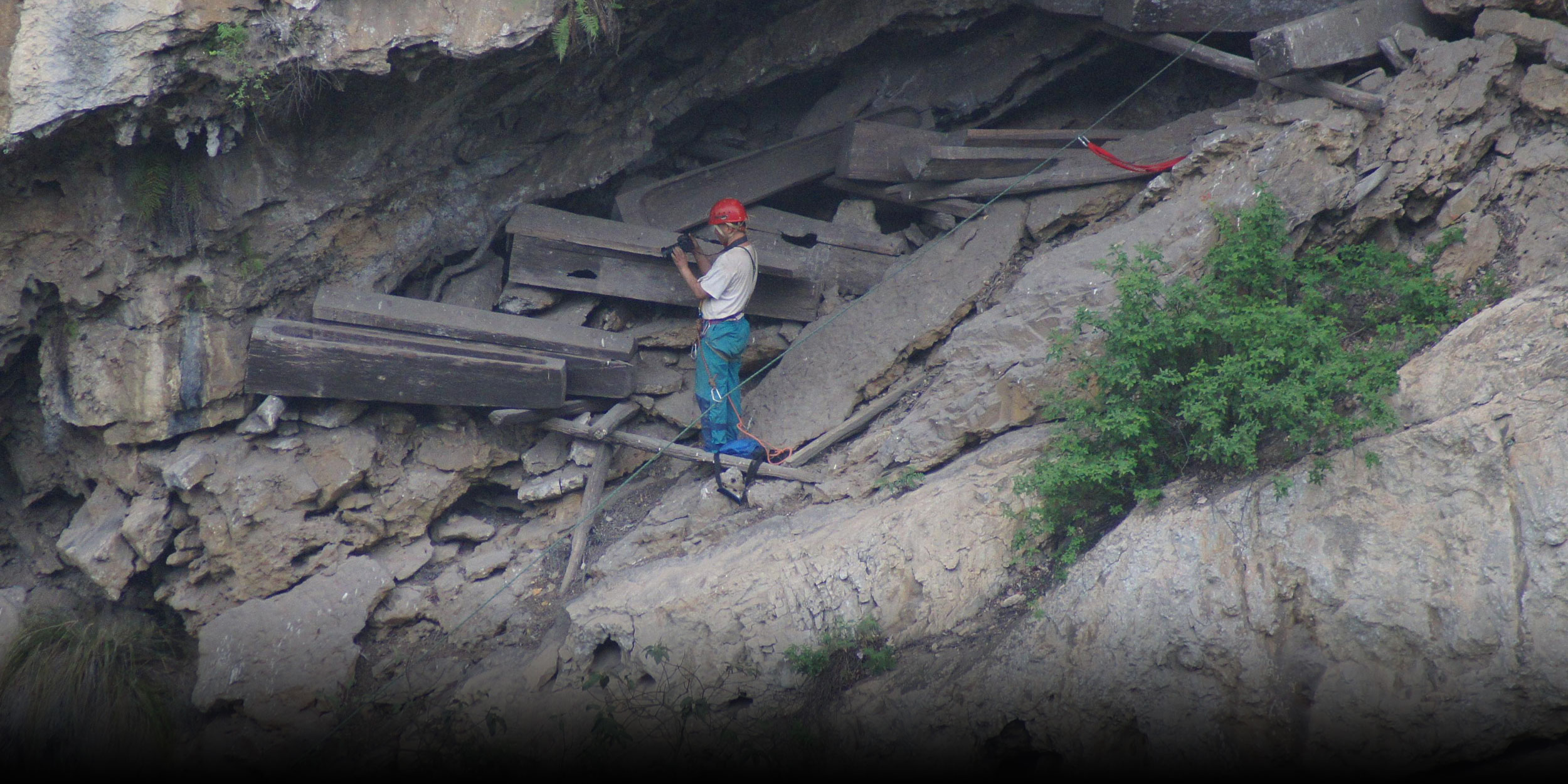 China’s Cliff Coffins: DNA Ties a 3,000-Year-Old Enigma to the Living