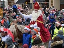 Tradition: Sinterklaas reitet durchs Holländer-Viertel