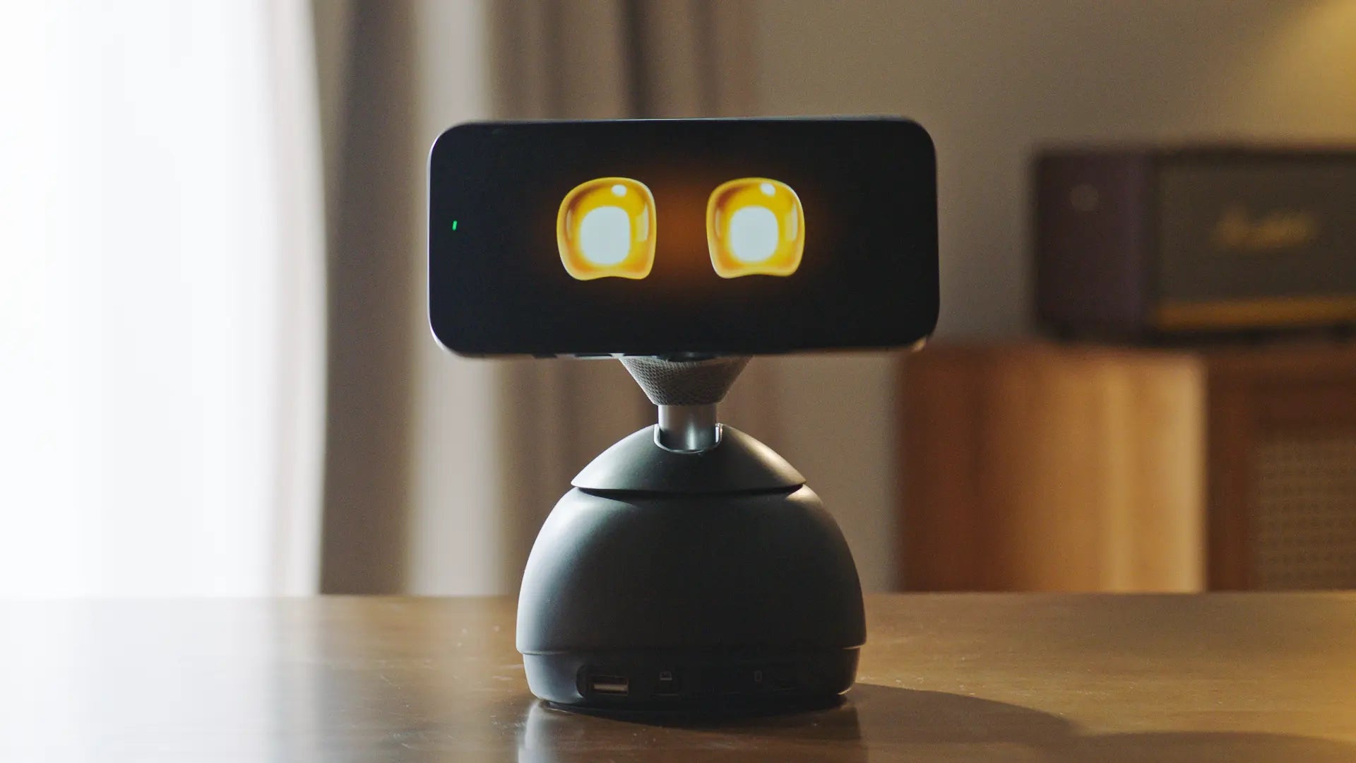 CES 2026: This Motorized Dock Turns Your iPhone Into a Tracking AI Robot