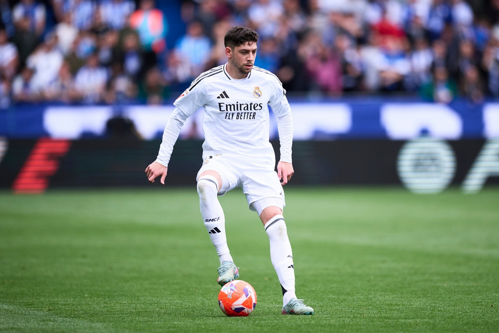 皇家馬德里在對馬德里競技的平凡德比戰中獲勝，並於週日舉辦新的德比