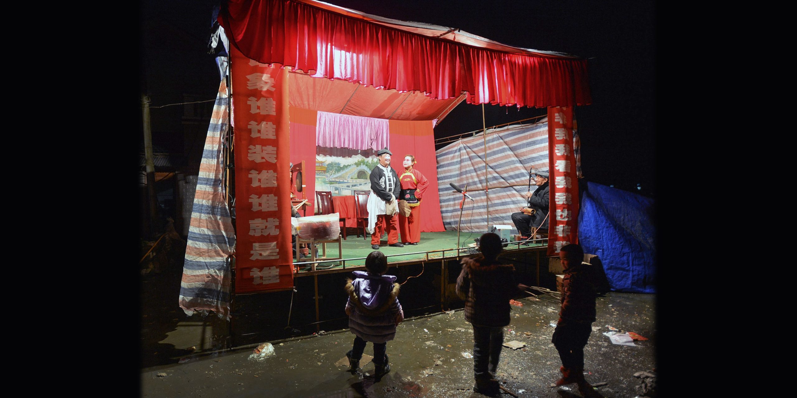 Why Young Chinese Think the World Is a ‘Ragtag Troupe’