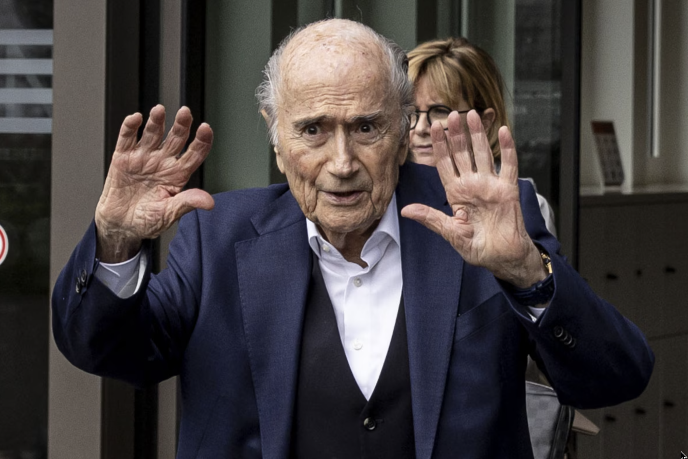 塞普·布拉特呼籲足球迷跳過美國的世界盃：「遠離美國！」