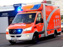 Kinder bei Verkehrsunfällen in Berlin verletzt: Zwei Mädchen gehen bei Rot und werden von Auto angefahren