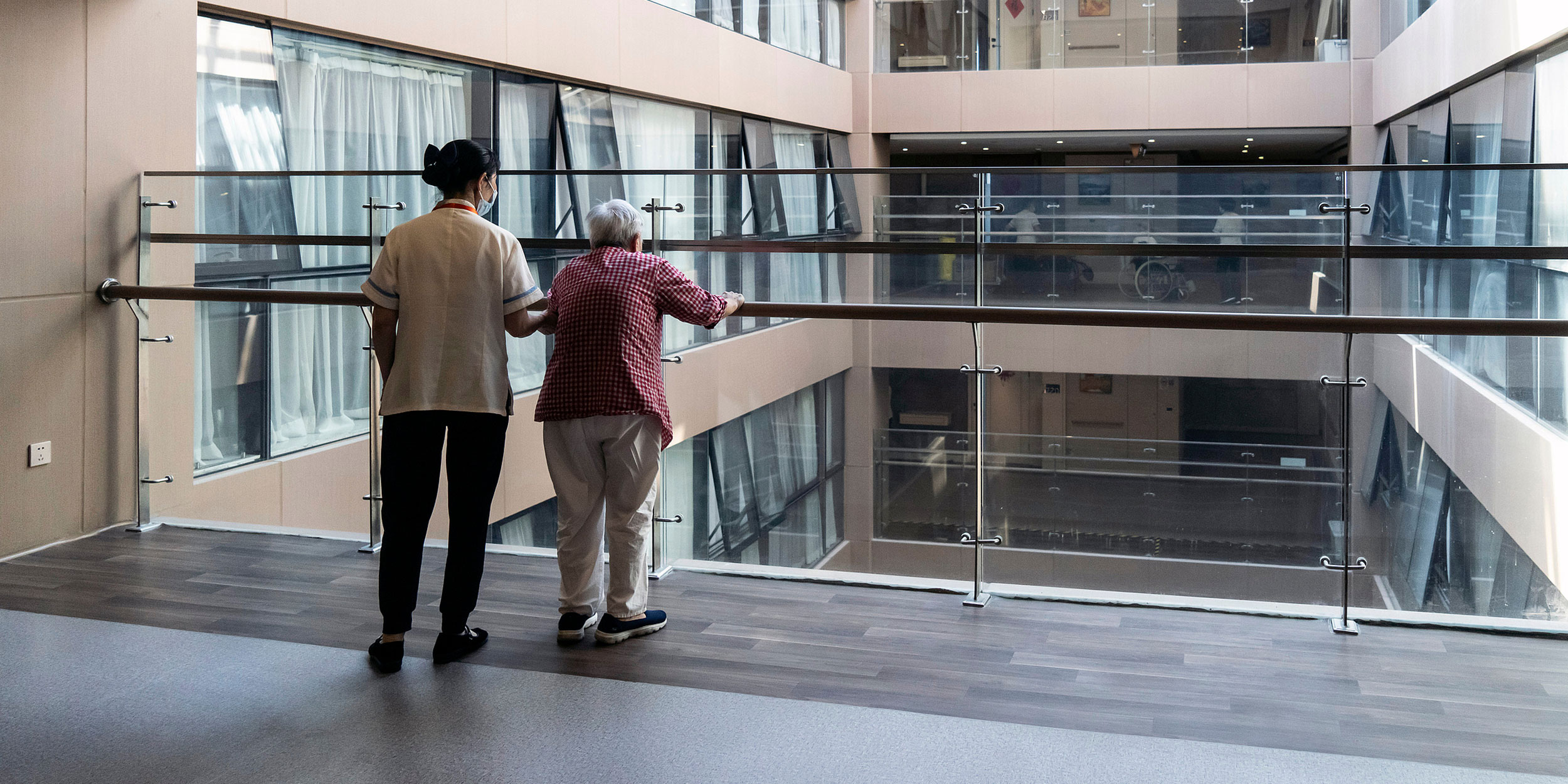 Shanghai Two Sessions: Officials Pledge Better Eldercare for 2026