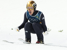 Erste Winterspiele seiner Karriere: Philipp Raimund gewinnt bei Olympia-Premiere Gold im Skispringen
