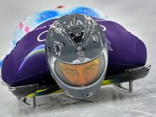 Rodeln: Ukrainischer Skeletoni ehrt mit Helm gefallene Athleten