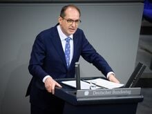 Zeugenaufruf: Dobrindt: Vielzahl von Hinweisen zum Brandanschlag in Berlin