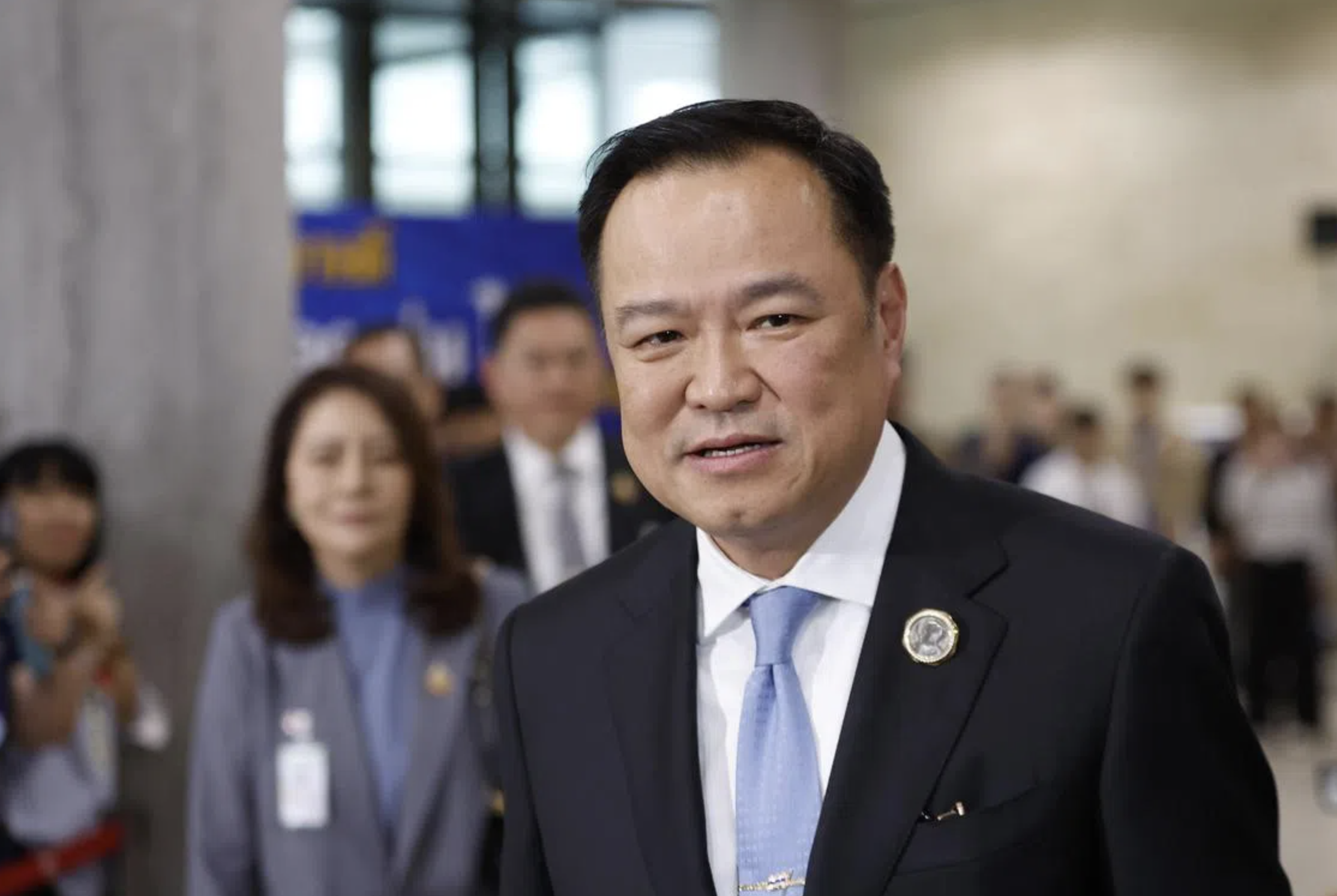 泰國總理阿努廷在決定性選舉勝利後加強權力掌控