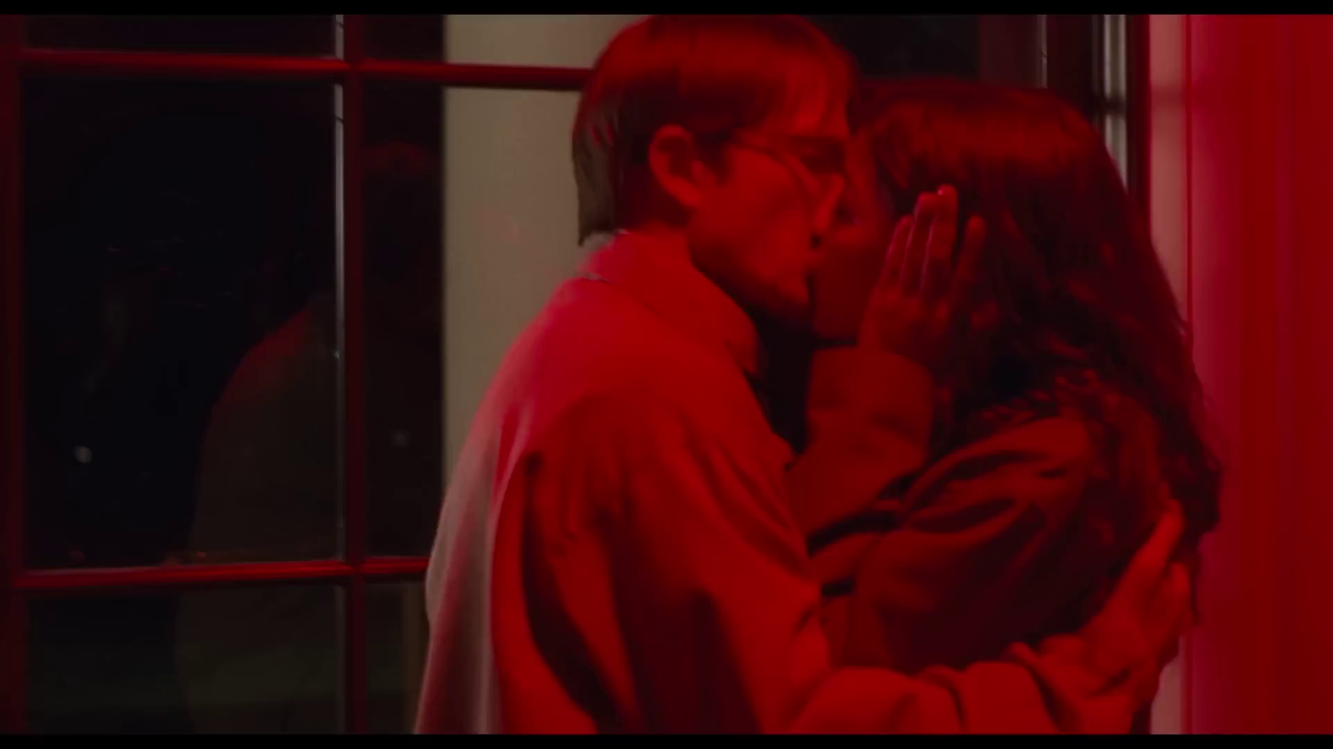 Zendaya 和 Robert Pattinson 在首次完整預覽中結婚 The Drama